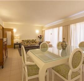 4 Bedroom Villa with Pool near Sao Rafael, Sleeps 9